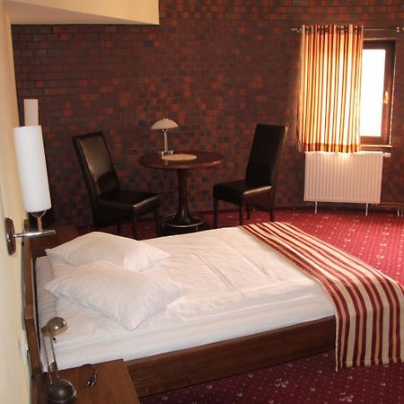Amadeus Hotel Zielona Gora Экстерьер фото