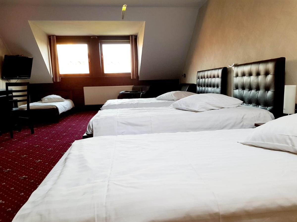 Amadeus Hotel Zielona Gora Экстерьер фото