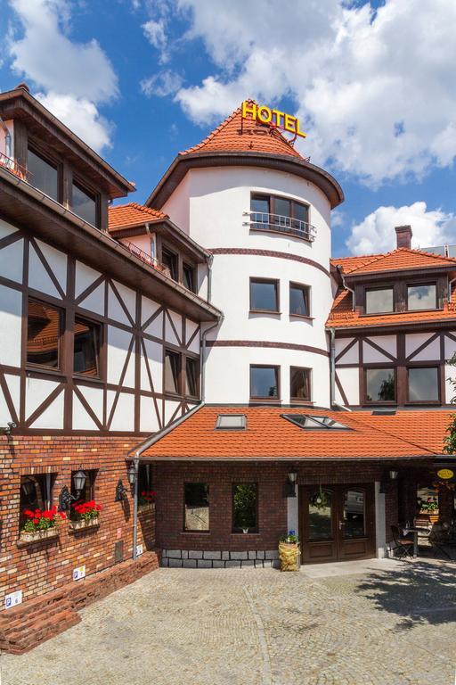 Amadeus Hotel Zielona Gora Экстерьер фото