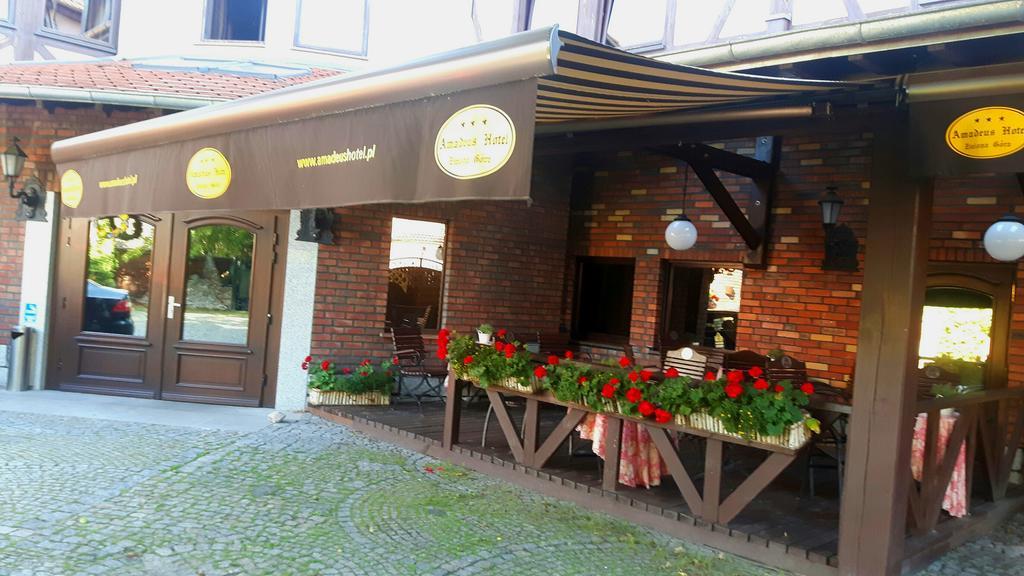 Amadeus Hotel Zielona Gora Экстерьер фото