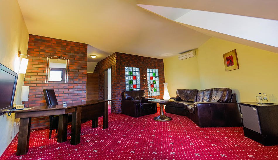 Amadeus Hotel Zielona Gora Экстерьер фото