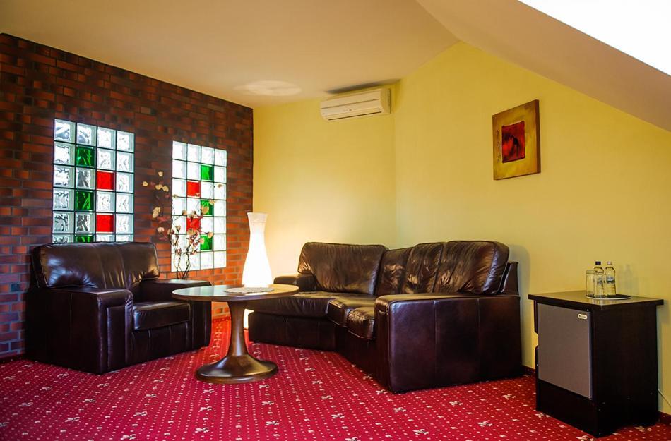 Amadeus Hotel Zielona Gora Экстерьер фото